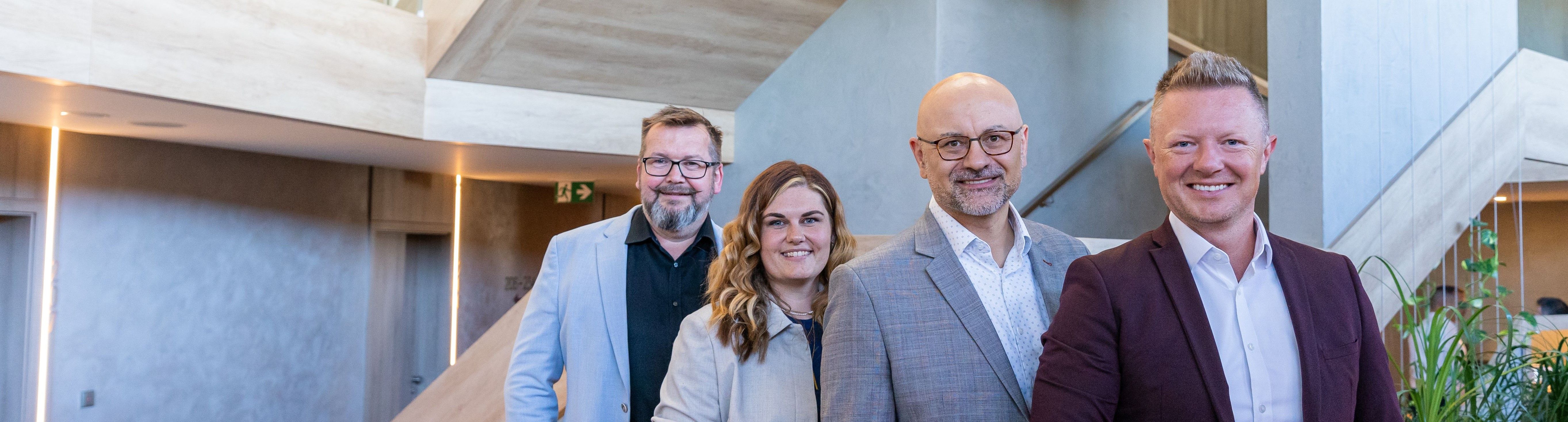 SIRIUS <br> je o lidech.